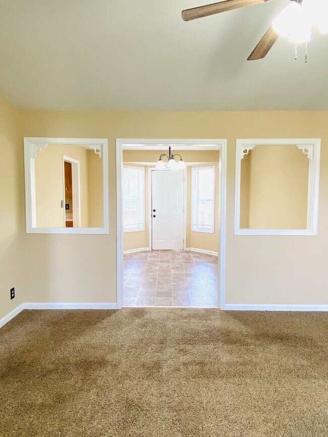 Building Photo - Charming Ranch Home