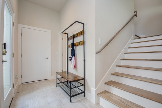 Building Photo - 4914 Noble St