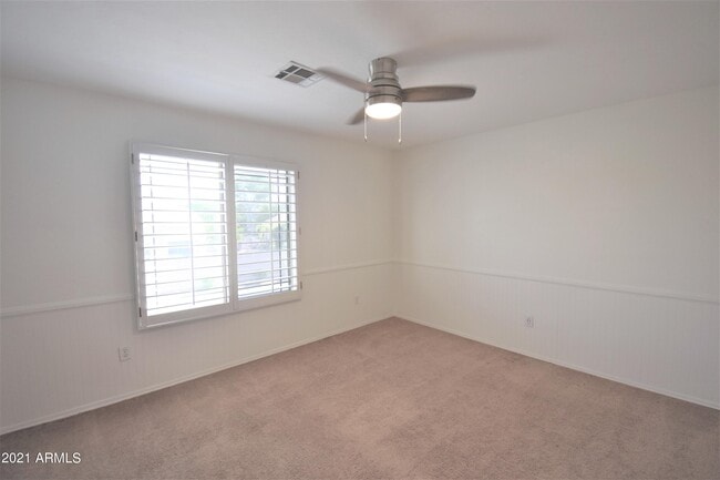 Building Photo - 768 E Irma Ln