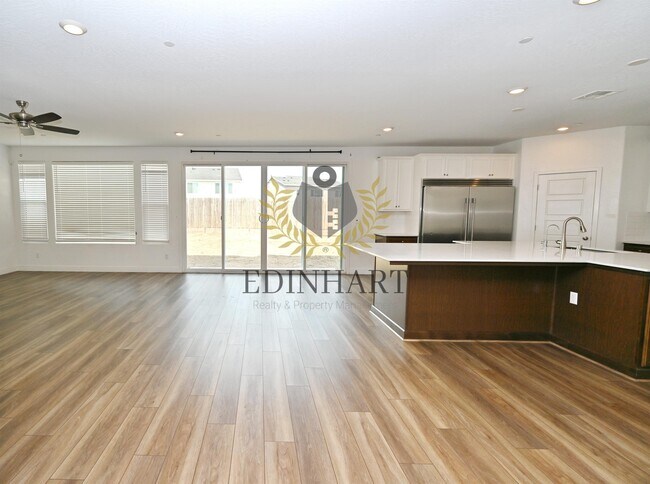 Building Photo - 177 N Laverne Ave