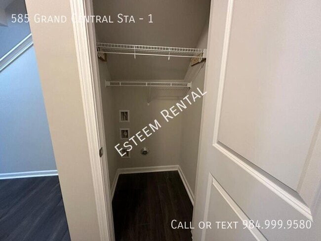 Building Photo - 585 Grand Central Sta