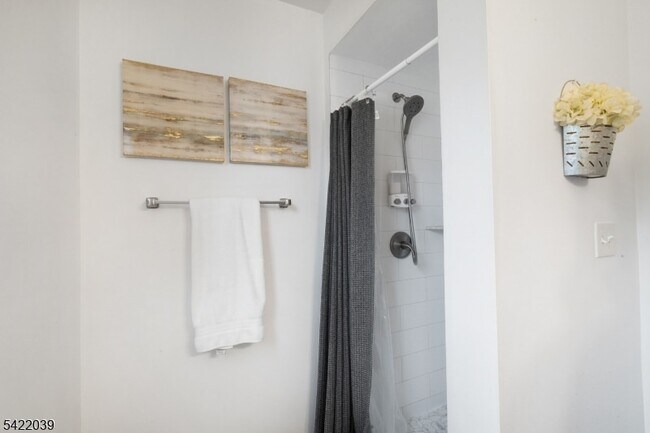 Building Photo - 60 Searing St