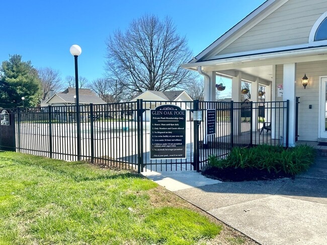 Building Photo - NEW STAINLESS APPLIANCES!!  Renovated 3 Be...