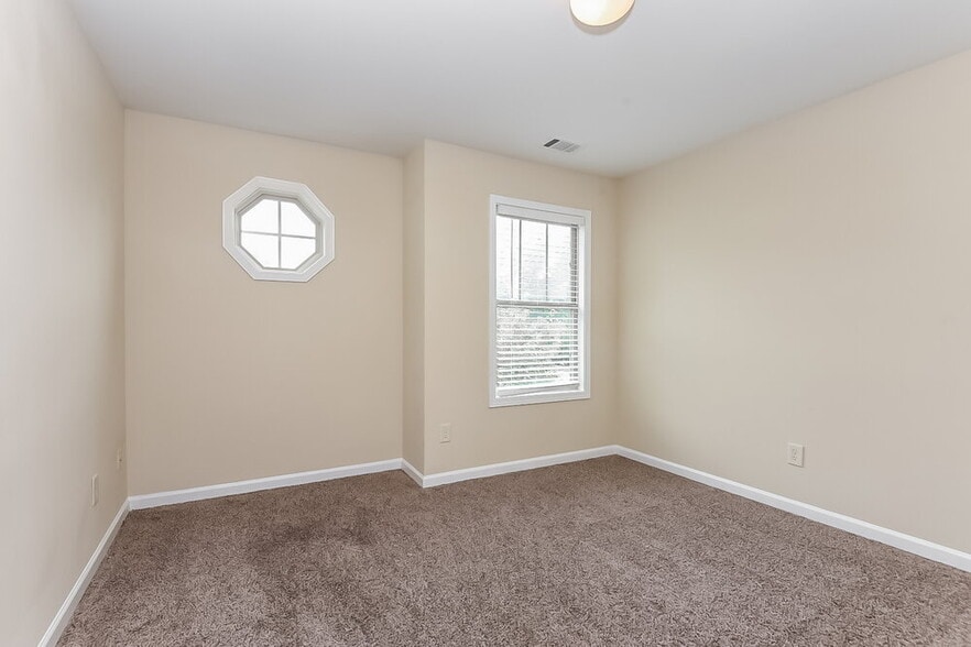 Building Photo - 113 Bethany Manor Dr