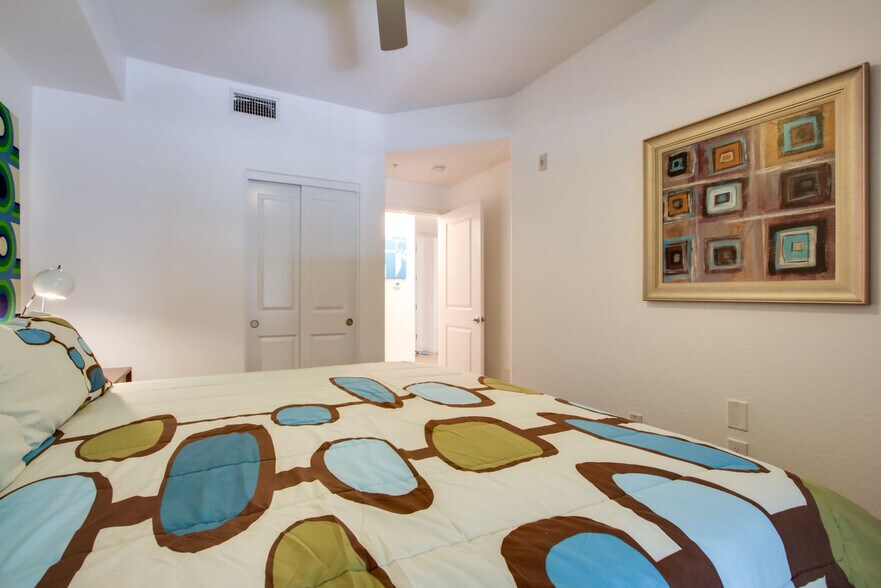 Building Photo - 5350 E Deer Valley Dr