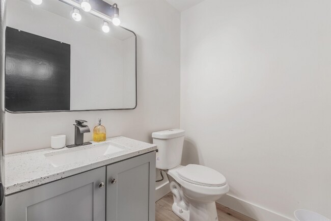 Building Photo - Furnished for lease!