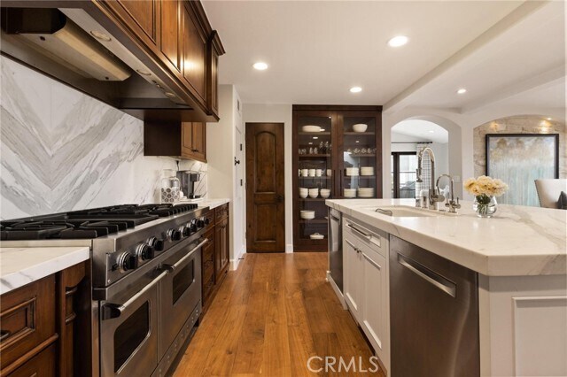 Building Photo - 415 28th St