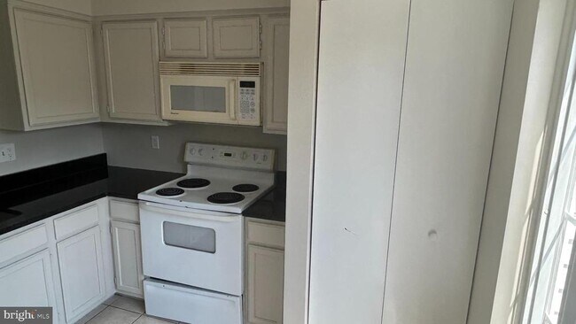 Building Photo - 1012 Spring Valley Ct