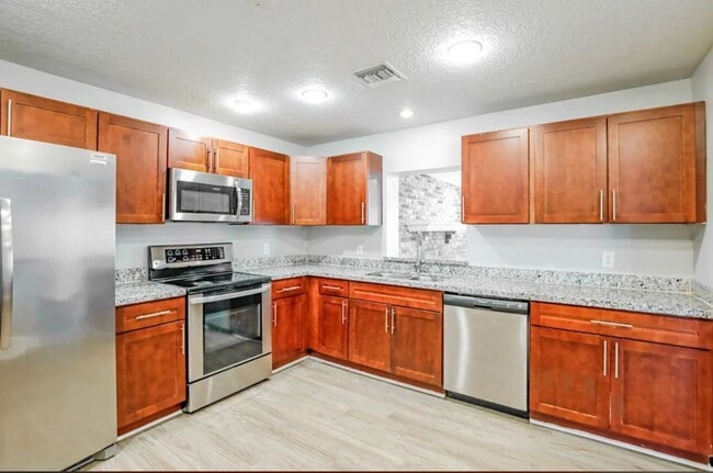 Building Photo - 6864 NW 27th Terrace