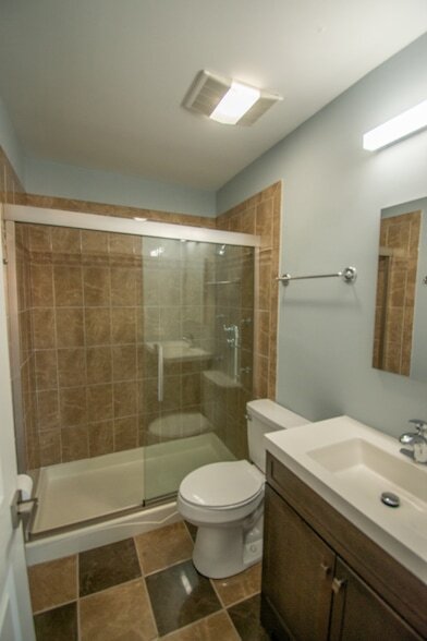 Building Photo - 14949 Lake View Dr