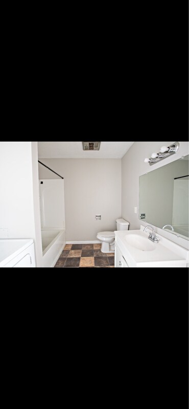 Building Photo - 293-299 Northwood Dr