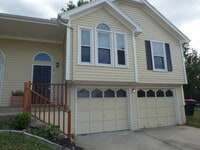 Building Photo - Beautiful Town Home in Kearney, MO