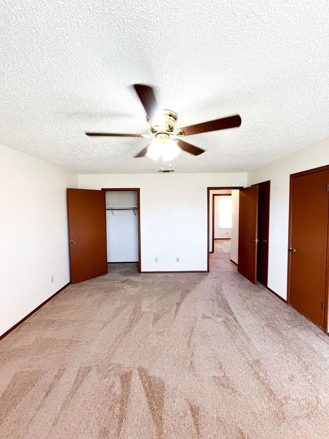 Building Photo - Available NOW!!!! Gorgeous 1 story, 3 bedroom, 2 bath, 2 car garage home with garage door opener....