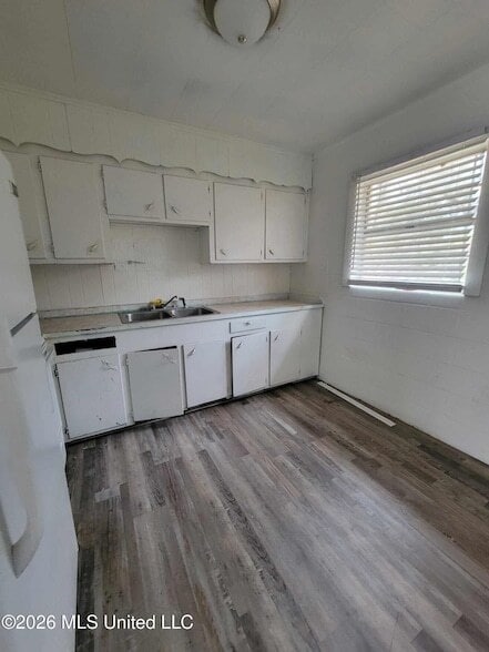 Building Photo - 632 Capital Ave