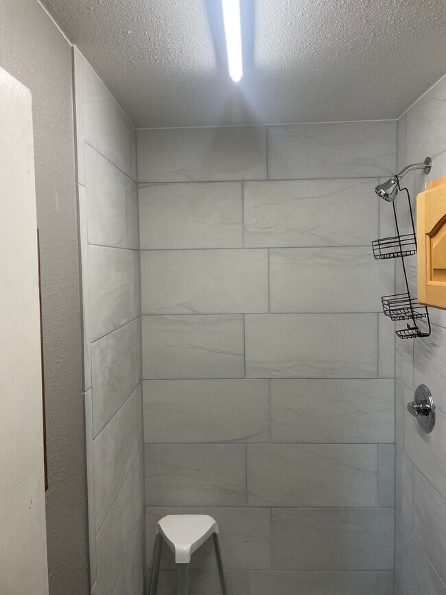 Building Photo - 1400 7th Ave