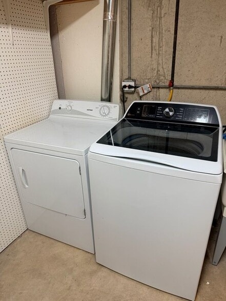 Building Photo - 1630 W Greenwood Ave