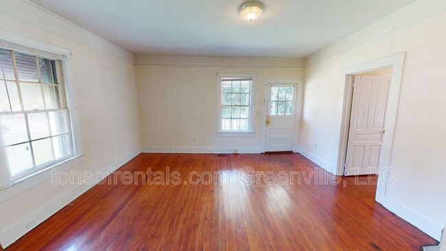 Building Photo - 346 Carney St