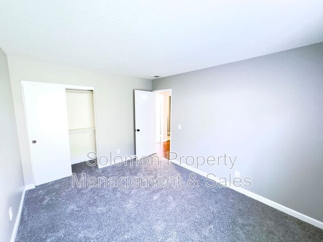 Building Photo - 905 Viewpoint Dr