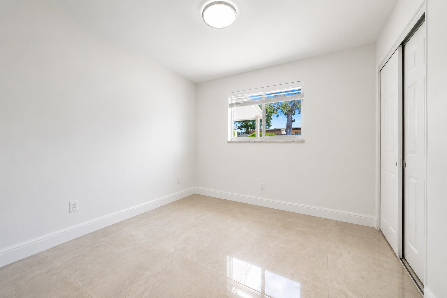 Building Photo - 2100 N Seacrest Blvd