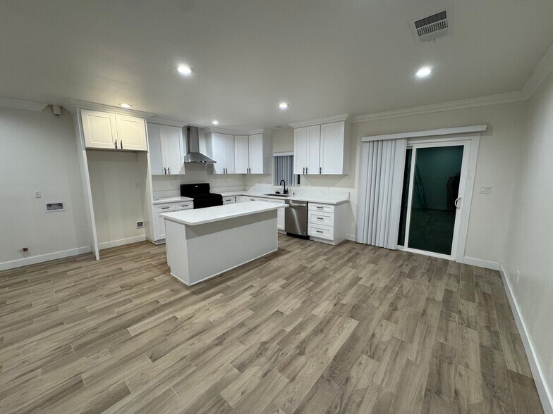 Building Photo - 4618 W Roy Cir