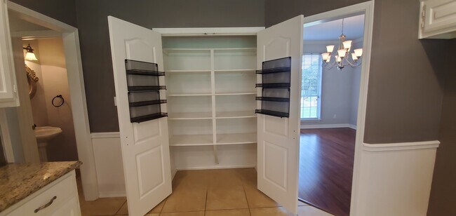 Building Photo - 18257 Springmill Ct