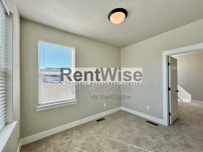 Building Photo - 5925 W Sprig Dr