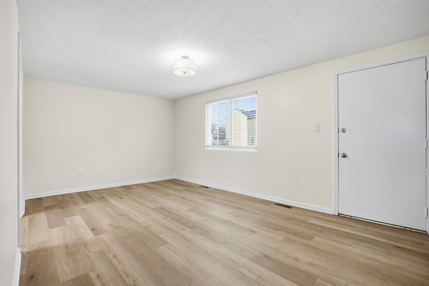 Building Photo - 437 5th St