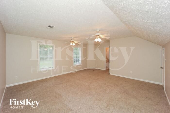 Building Photo - 11685 Heritage Dr