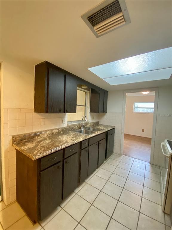 Building Photo - 2084 Ridgelane Rd