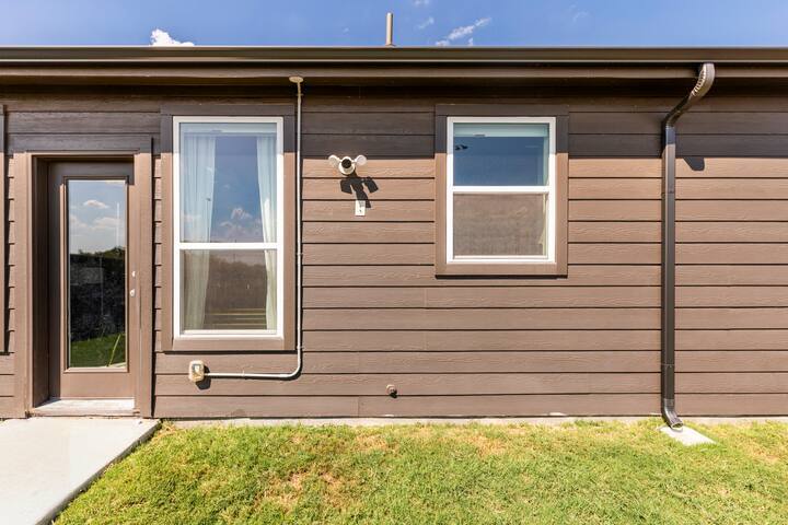 Building Photo - 528 Bronze Forest Dr