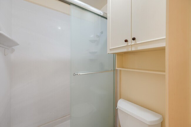 Building Photo - 4330 Willow Beach Dr