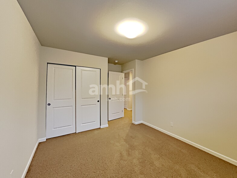 Building Photo - 19102 Lipoma Ave E