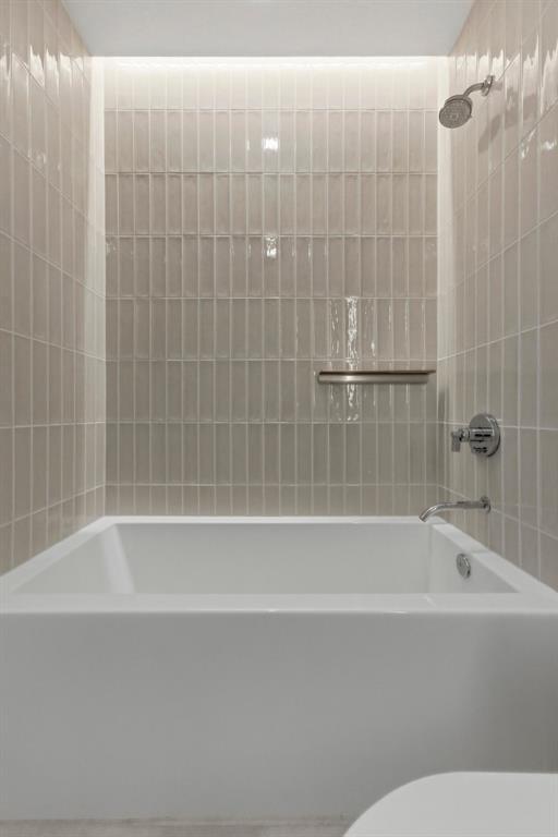 Building Photo - 610 Davis St