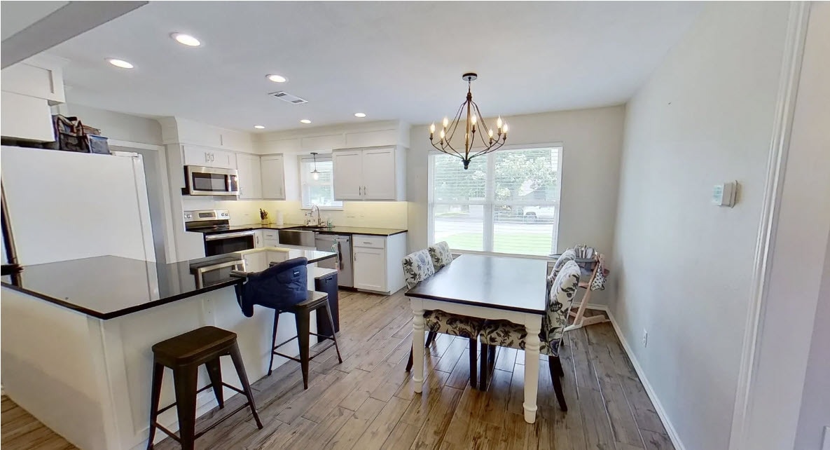 Building Photo - 323 Cardinal Dr