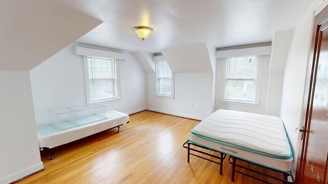 Building Photo - 801 E Ann St