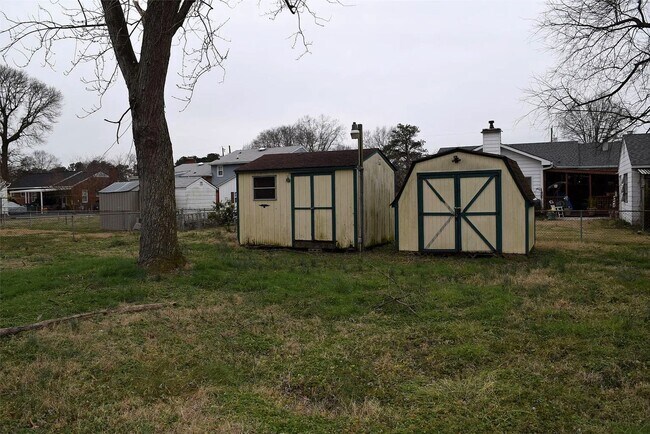 Building Photo - All brick rancher close to White Oak Mall and Richmond International Airport