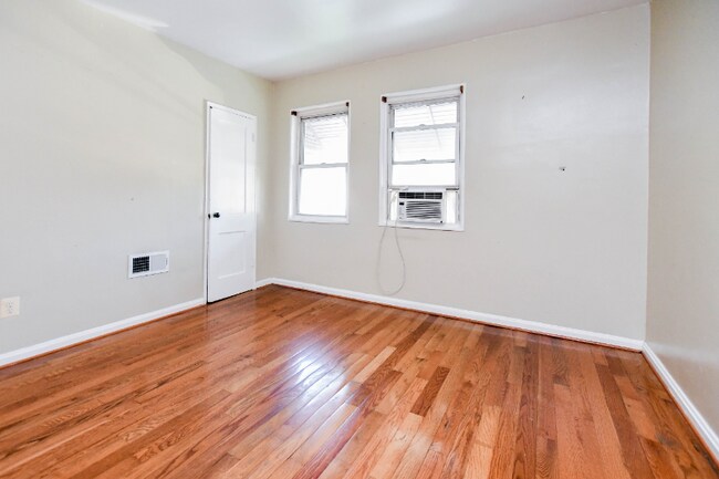 Building Photo - 1709 Montello Ave NE