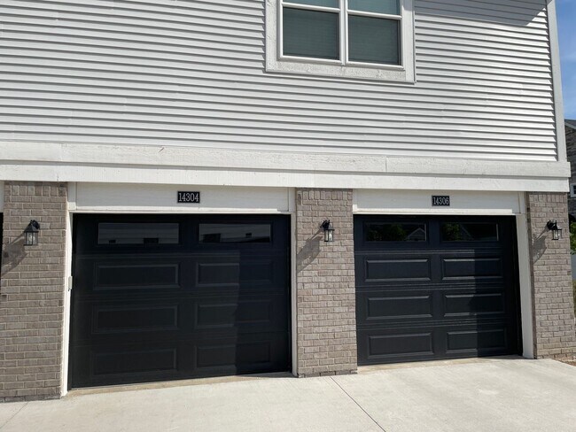 Building Photo - Shelby Township - 2 Bedroom, 2 Bath, First Floor condo style w/Attached Garage