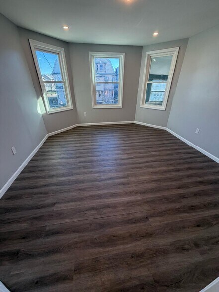 Building Photo - 224 N 9th St