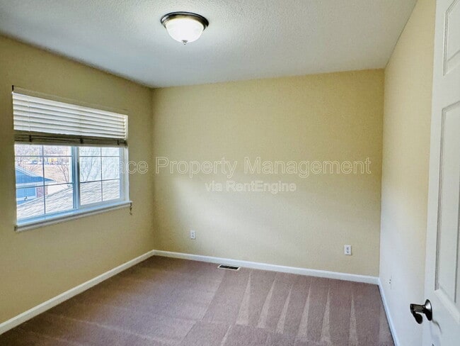 Building Photo - 12616 Julian Point