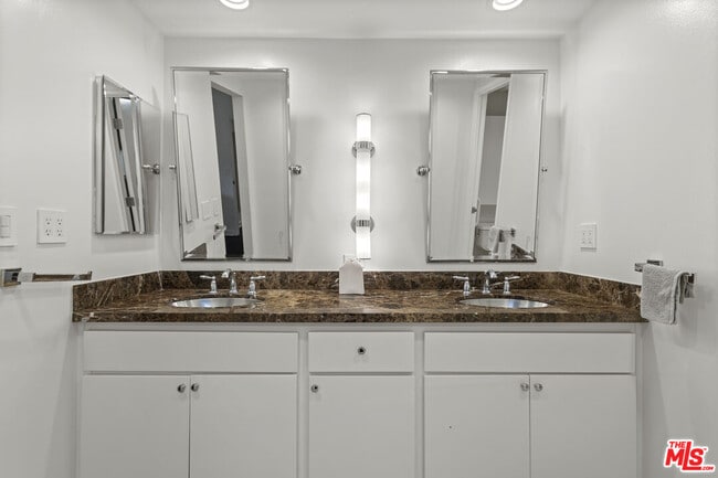 Building Photo - 10445 Wilshire Blvd