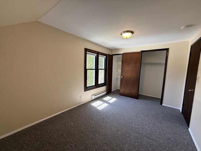 Building Photo - 7519 Greenwood Ave N