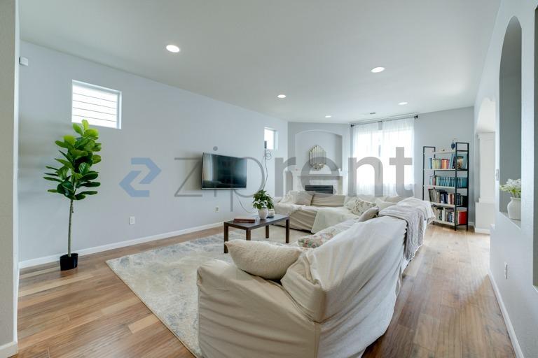Building Photo - Unit NA