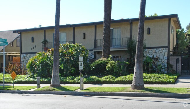 Building Photo - 734 Mountain St