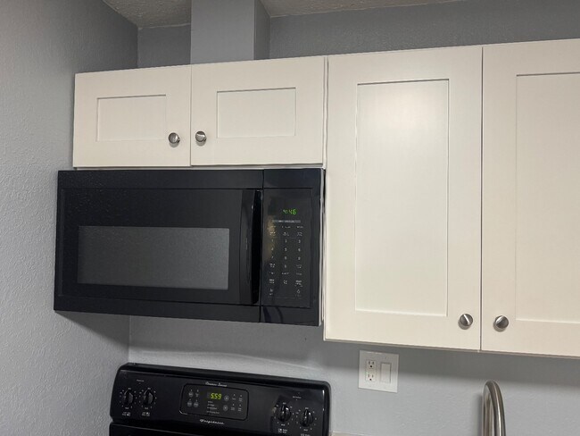 Building Photo - 3416 S 70th St