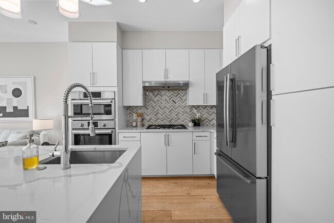 Building Photo - 646 H St NE