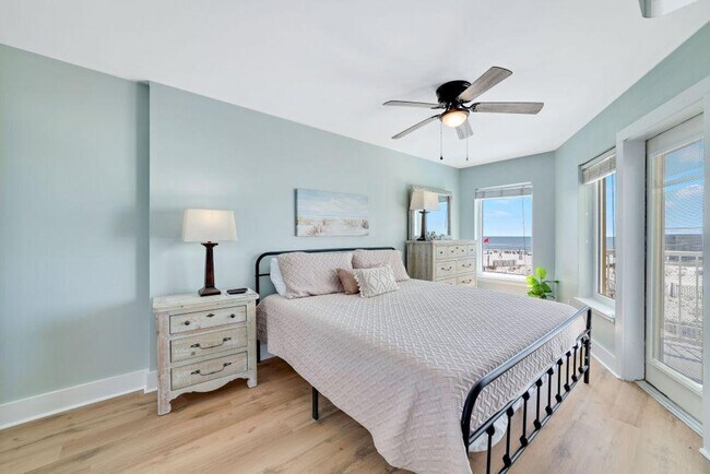 Building Photo - 409 E Beach Blvd