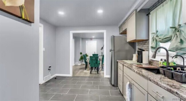 Building Photo - 1536 Niagara Ave