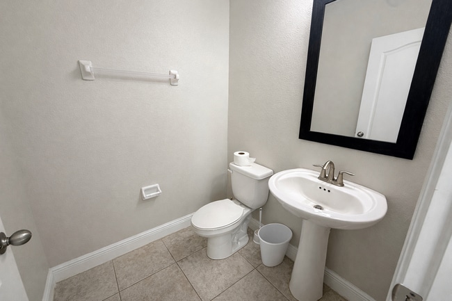 Building Photo - Spacious 3-Bedroom Townhouse Oasis in Haines City – Your Perfect Retreat!