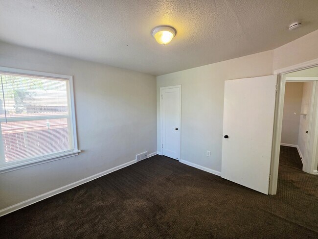 Building Photo - 1710 S Higbee Ave